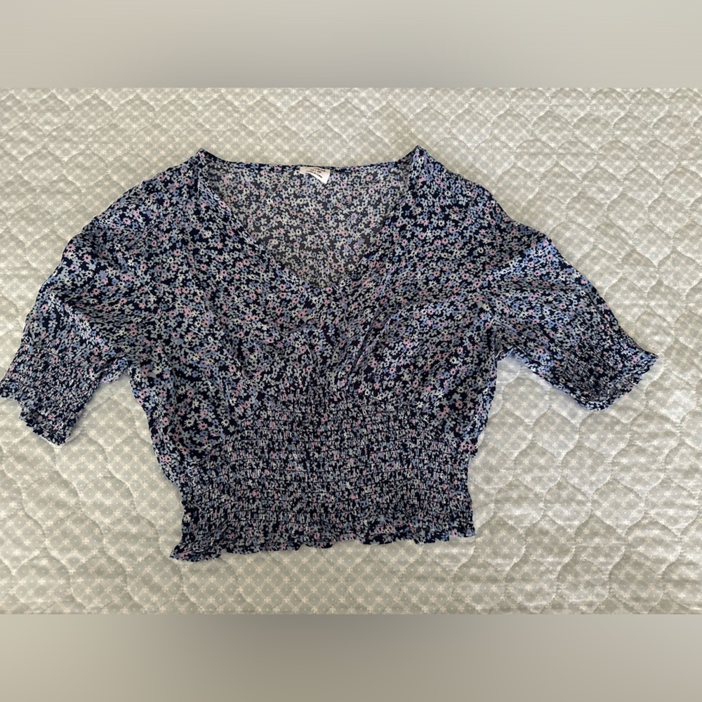 Worn once, super cute, smoke and dog free home, Cotton On crop shirt